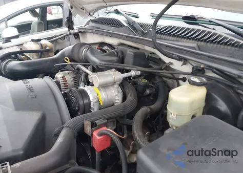 2000 Chevrolet Silverado 1500 z USA, uszkodzony, nr VIN 1GCEC14W3YZ127723